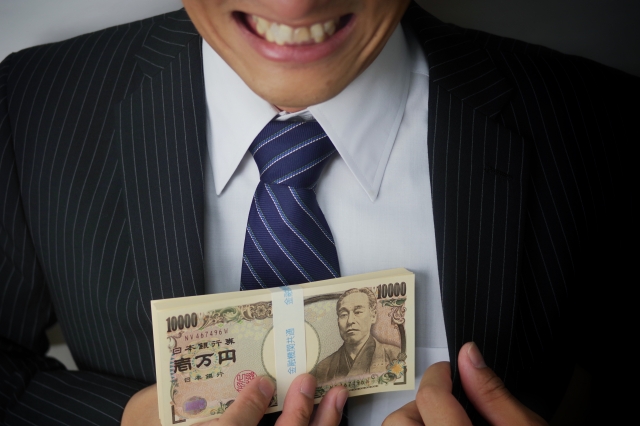 ヤミ金業者は金をせしめてほくそ笑む。四条畷市の弁護士や司法書士への無料相談に一歩踏み出す